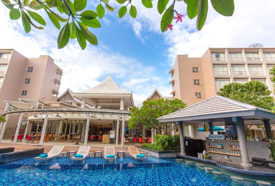 Grand Mercure Phuket Patong pool