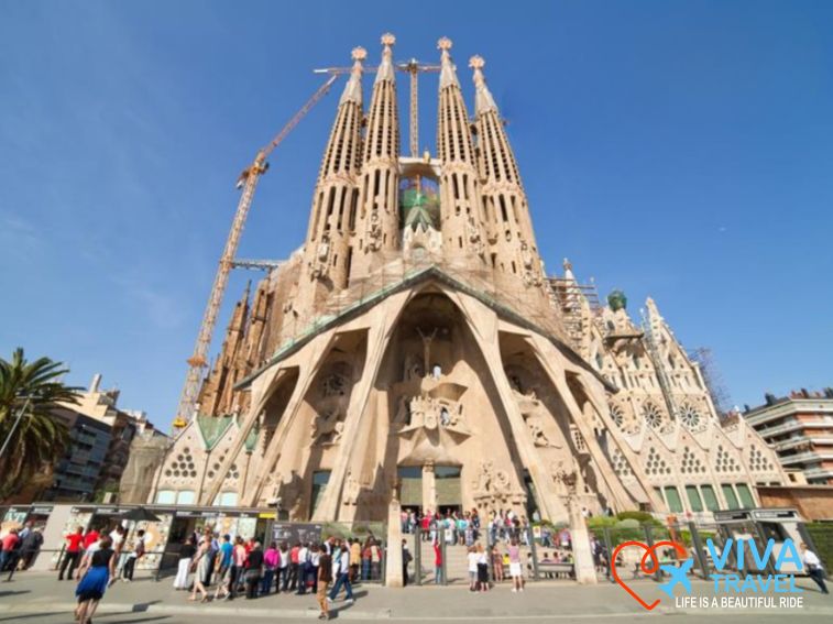 City Break Barcelona - Sagrada Familia cu Viva Travel